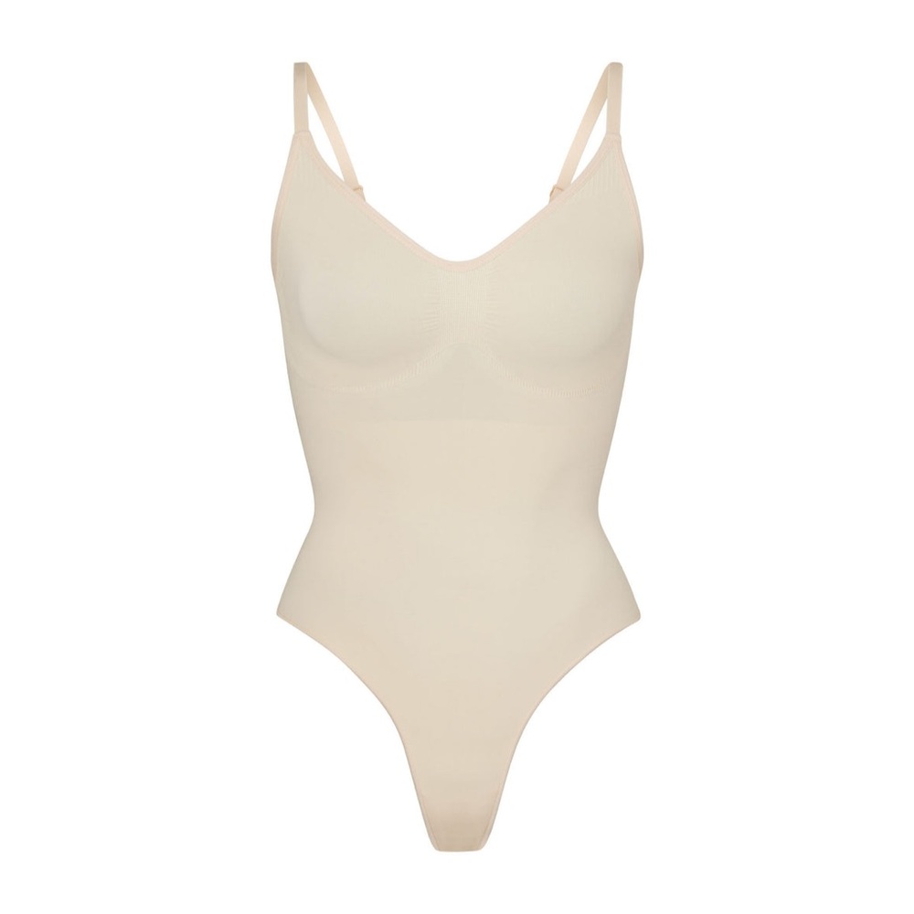 SKIMS Best Seller Seamless Sculpt Thong Bodysuit - Sand Brand New. Size S/M